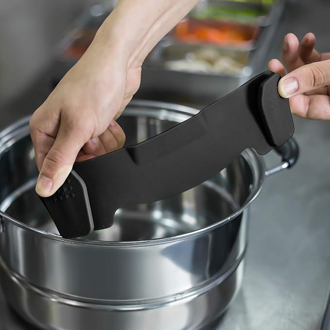 Clip On Strainer Silicone for All Pots and Pans, Pasta Strainer Clip on Food Strainer for Meat Vegetables Fruit-Silicone Drainer Kitchen Colander Color Black